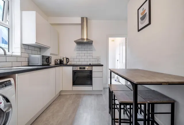 Photo 2 — Weybourne Street, London, SW18 4HG