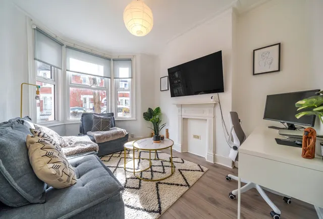 Weybourne Street, London, SW18 4HG, photo 1