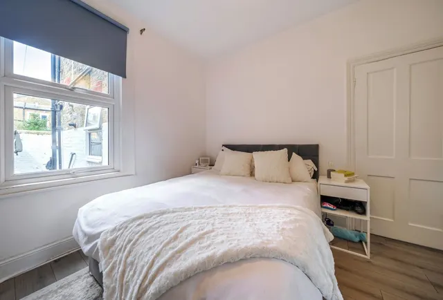 Photo 3 — Weybourne Street, London, SW18 4HG