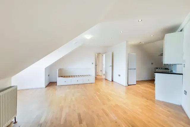 Photo 2 — Flat 7, 2 Walton Avenue, Harrow