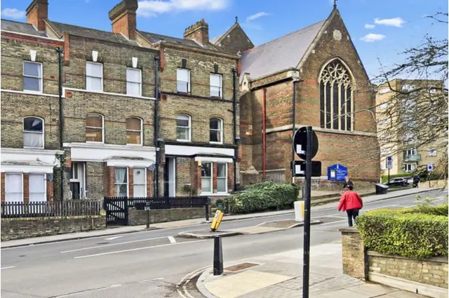 Dartmouth Park Hill, London, photo 1