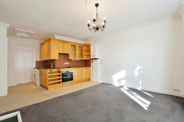 Liphook Road, Lind, photo 3