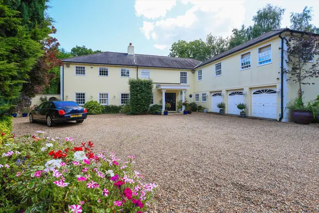 East Road, Weybridge, KT13, photo 1