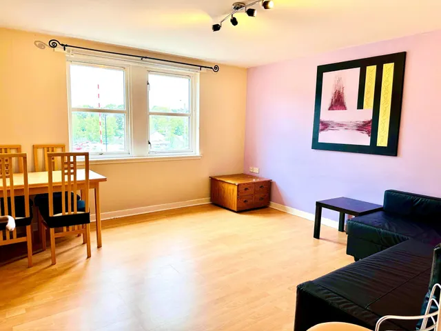 Regent Walk, Linksfield, AB24, photo 2