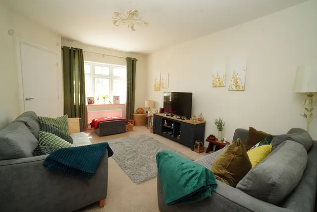Windmill Crescent, East Leake, LE12, photo 2