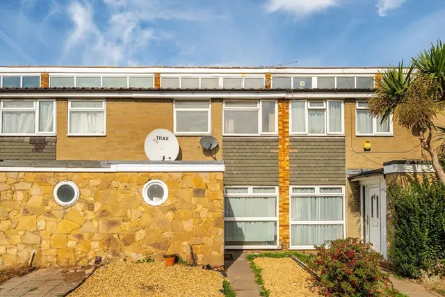 Moreton Avenue, TW7, photo 1