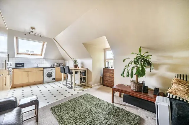 Arden Close, Twickenham, TW2, photo 2
