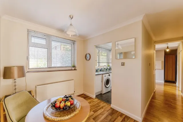 Watford Close, London, SW11, photo 1