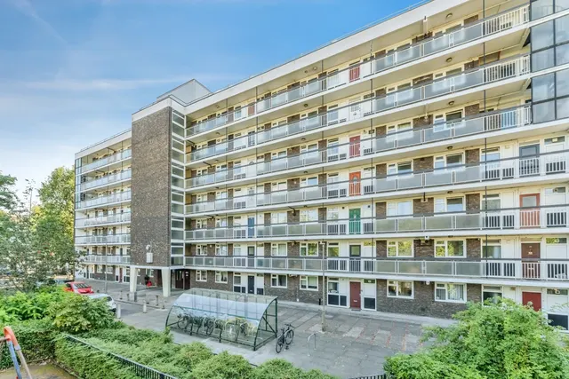 Photo 2 — Watford Close, London, SW11