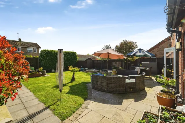 Photo 3 — Causeway Close, Brockdish, Diss