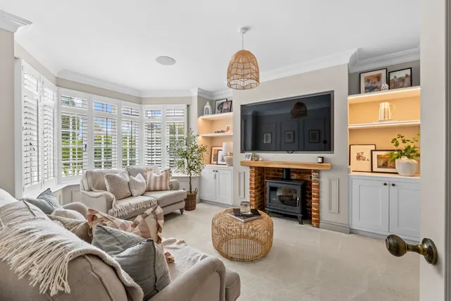 Photo 3 — Tadorne Road, Tadworth, Surrey, KT20 5TD