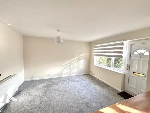 Derwent Road, Surrey Egham, TW20, photo 2