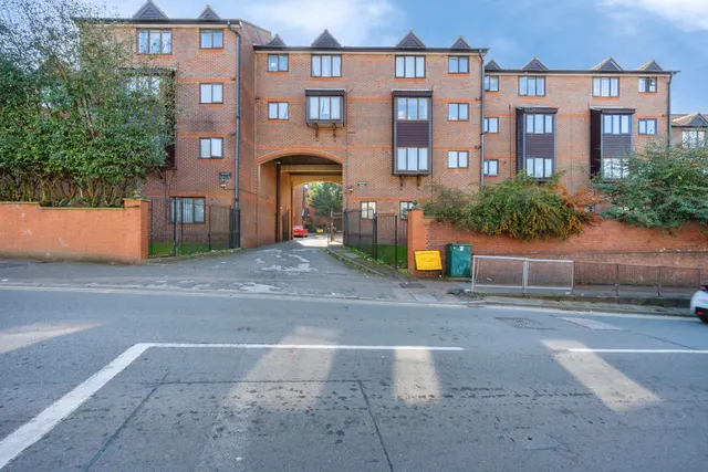 Photo 3 — Waldeck Road, Luton