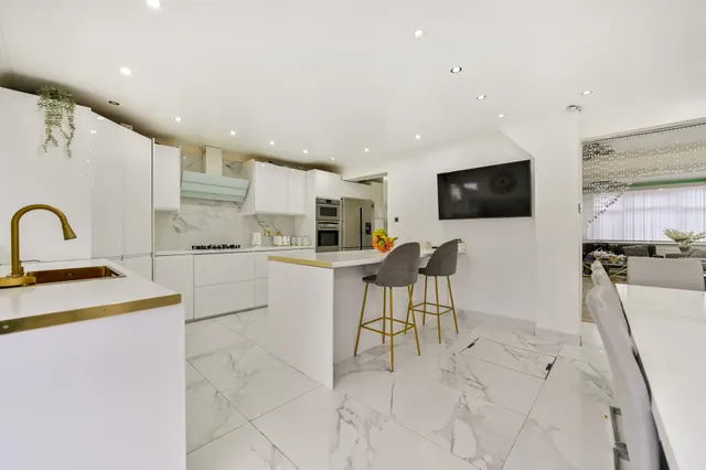 50 Southcote Avenue, Feltham, photo 1