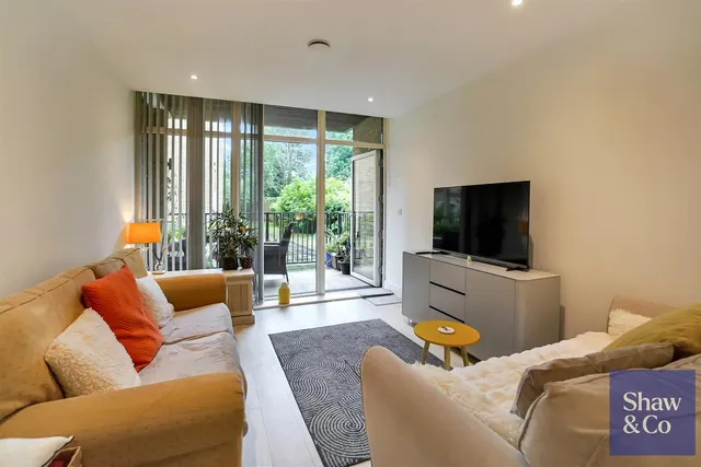Frazer Nash Close, Isleworth, photo 3