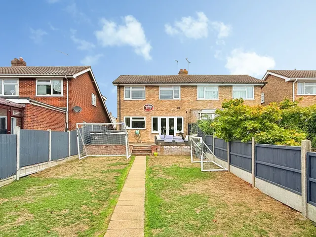Photo 2 — Longacre, Chelmsford, Essex, CM1 3BJ