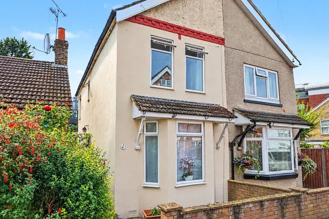 Portugal Road, Woking, GU21, photo 1