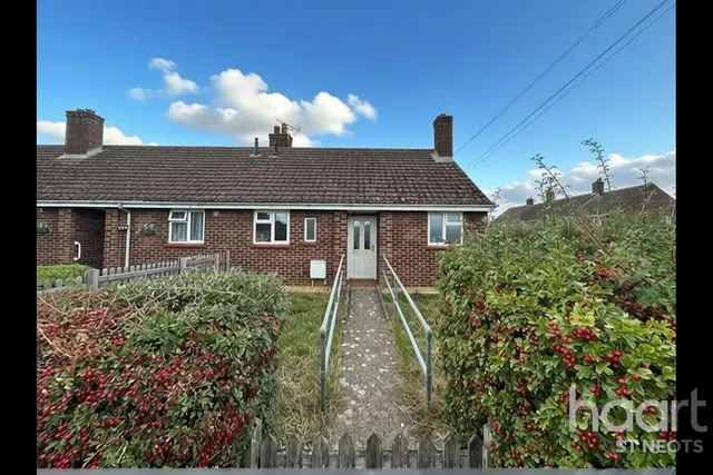 Queens Gardens, Eaton Socon, PE19, photo 1