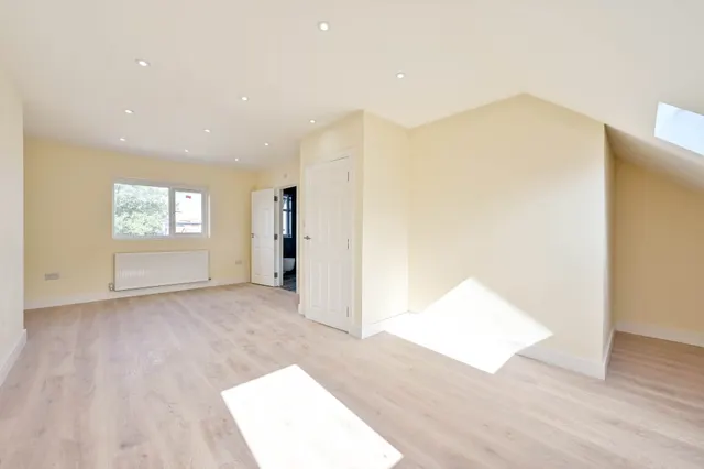 Photo 3 — 415a Kingston Road, London