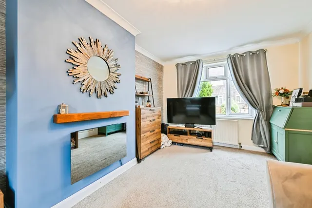 Yvonne Crescent, Carlton, NG4, photo 3