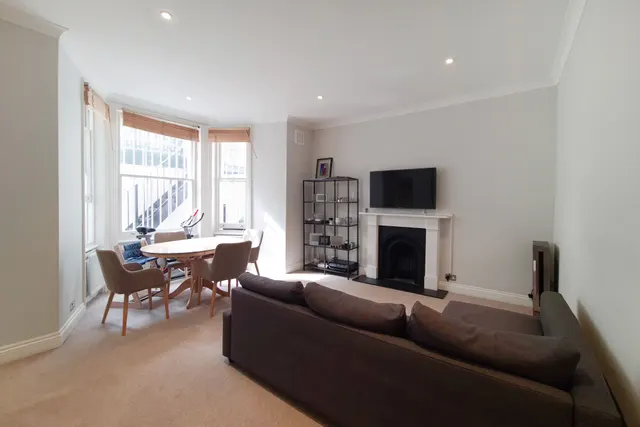 Photo 3 — Flat 2, 48 Redcliffe Square, London