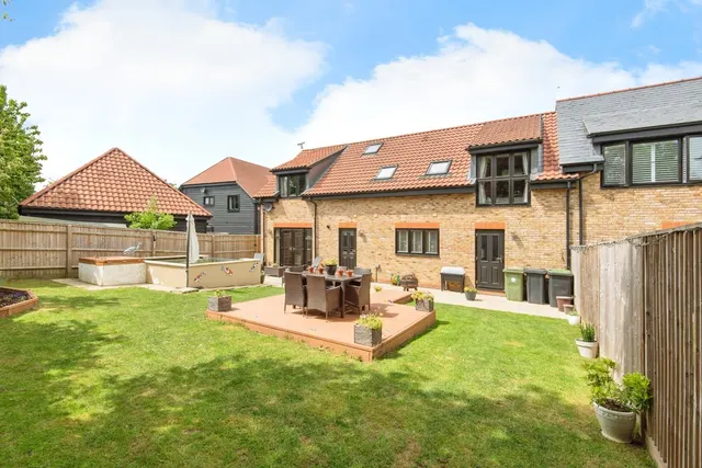 Photo 2 — Middlefield Lane, Henlow, Bedfordshire, SG16