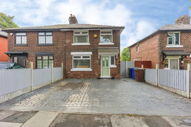 Smallshaw Lane, Ashton-under-Lyne, Greater Manchester, OL6, photo 1