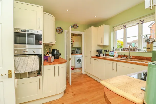 Photo 3 — Beaumont Road, Flitwick, Bedford