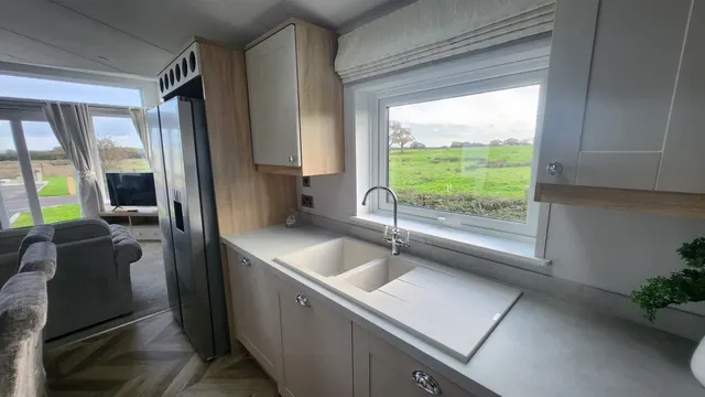 Havant Road, Hayling Island, PO11, photo 3