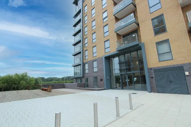 2 bedroom flat, Drake Way, Kennet Island, RG2