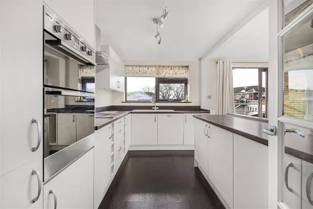 Riverside Court, Caversham, RG4, photo 3