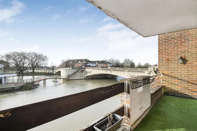 Riverside Court, Caversham, RG4, photo 1
