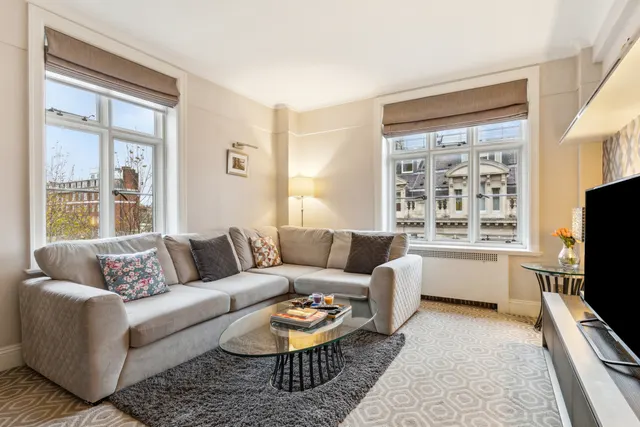 Chesterfield Gardens, Mayfair, W1J, photo 1