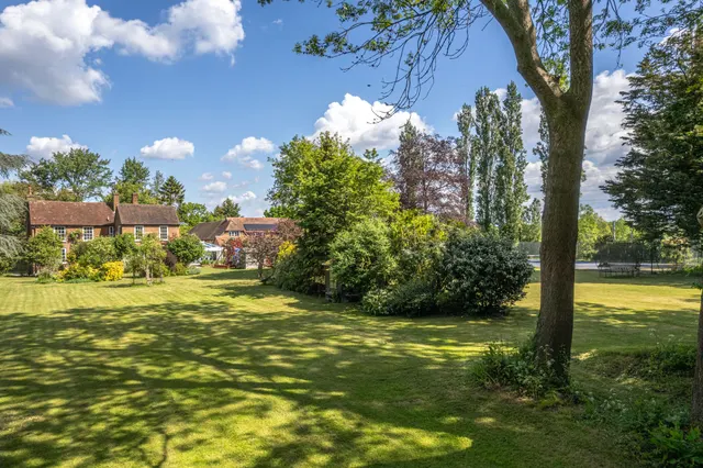 Photo 3 — Holt Farm Holt Lane, Hook, RG27 9ER