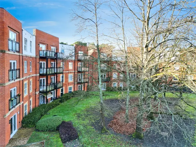 Photo 3 — Edrich Grange, Crowthorne, Berkshire, RG45 7FJ
