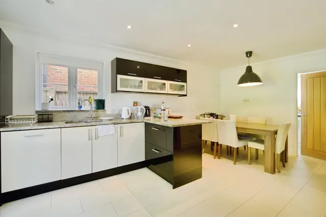 Photo 2 — Mandeville Close, Broxbourne