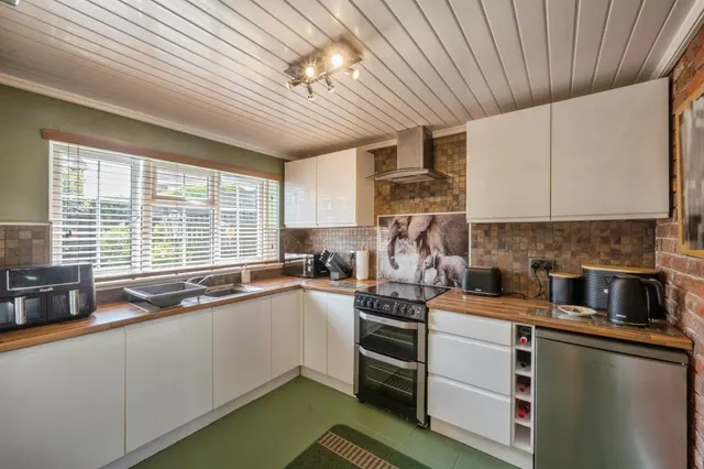 Photo 2 — Packwood Close, Maltby, Rotherham