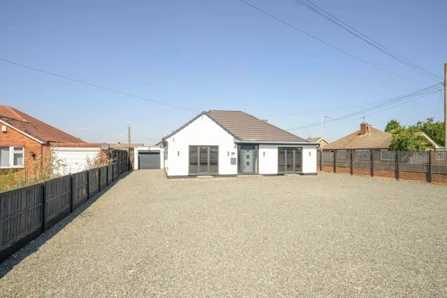 St. Leonards Drive, Chapel St. Leonards, PE24, photo 1