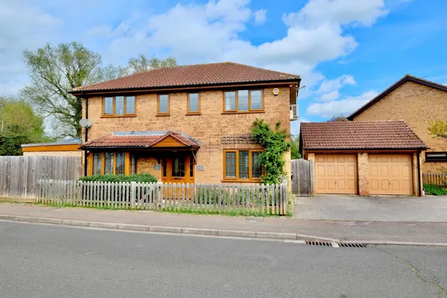Provence Road, Stukeley Meadows, PE29, photo 1