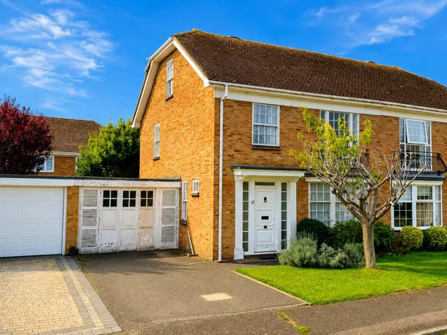 Fisher Close, Hythe, photo 1