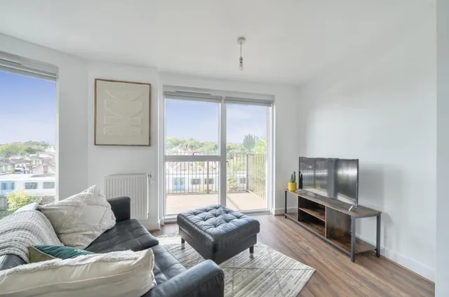 Adenmore Road, London, SE6, photo 1