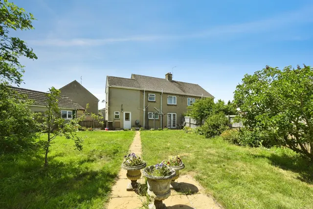 Photo 2 — Hardens Close, Chippenham