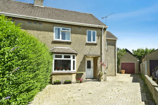 Hardens Close, Chippenham, photo 1