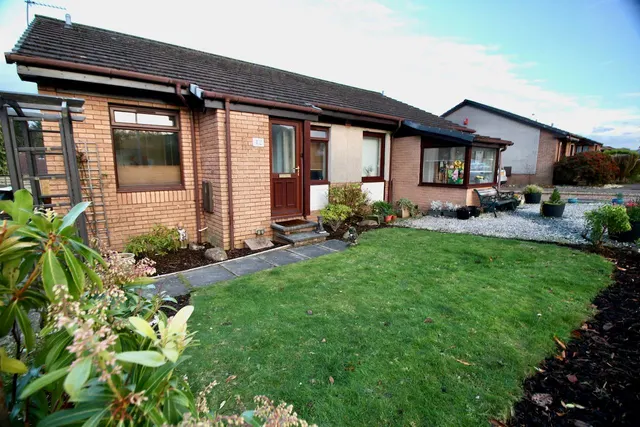 Broomknowe, Balloch, G68 9AQ, photo 1
