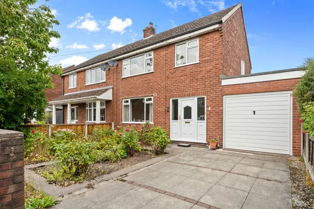 Greendale Crescent, Leigh, Leigh, WN7 2LQ, photo 1