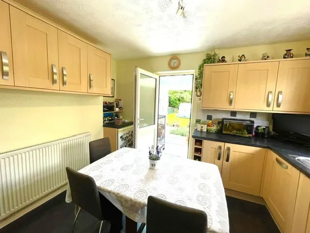 Photo 3 — Brookfield Road Wooburn Green, High Wycombe HP10 0PZ
