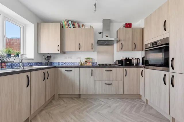 The Avenue, Chesterfield, S42, photo 3
