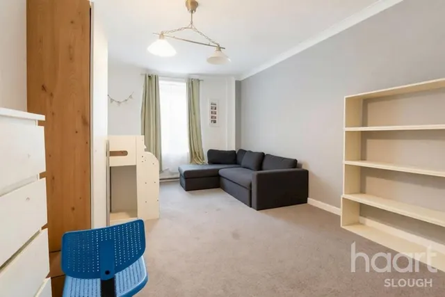 Upton Court Road, Slough, SL3, photo 2