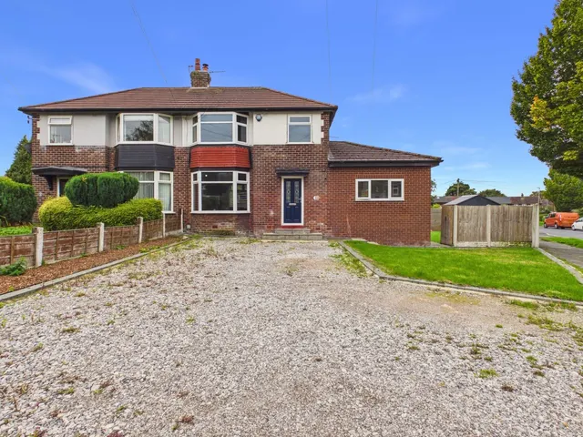 Waverley Road, Hyde, SK14, photo 1