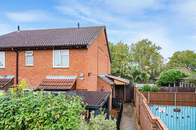 Bryony Way, Sunbury-on-Thames, TW16, photo 1
